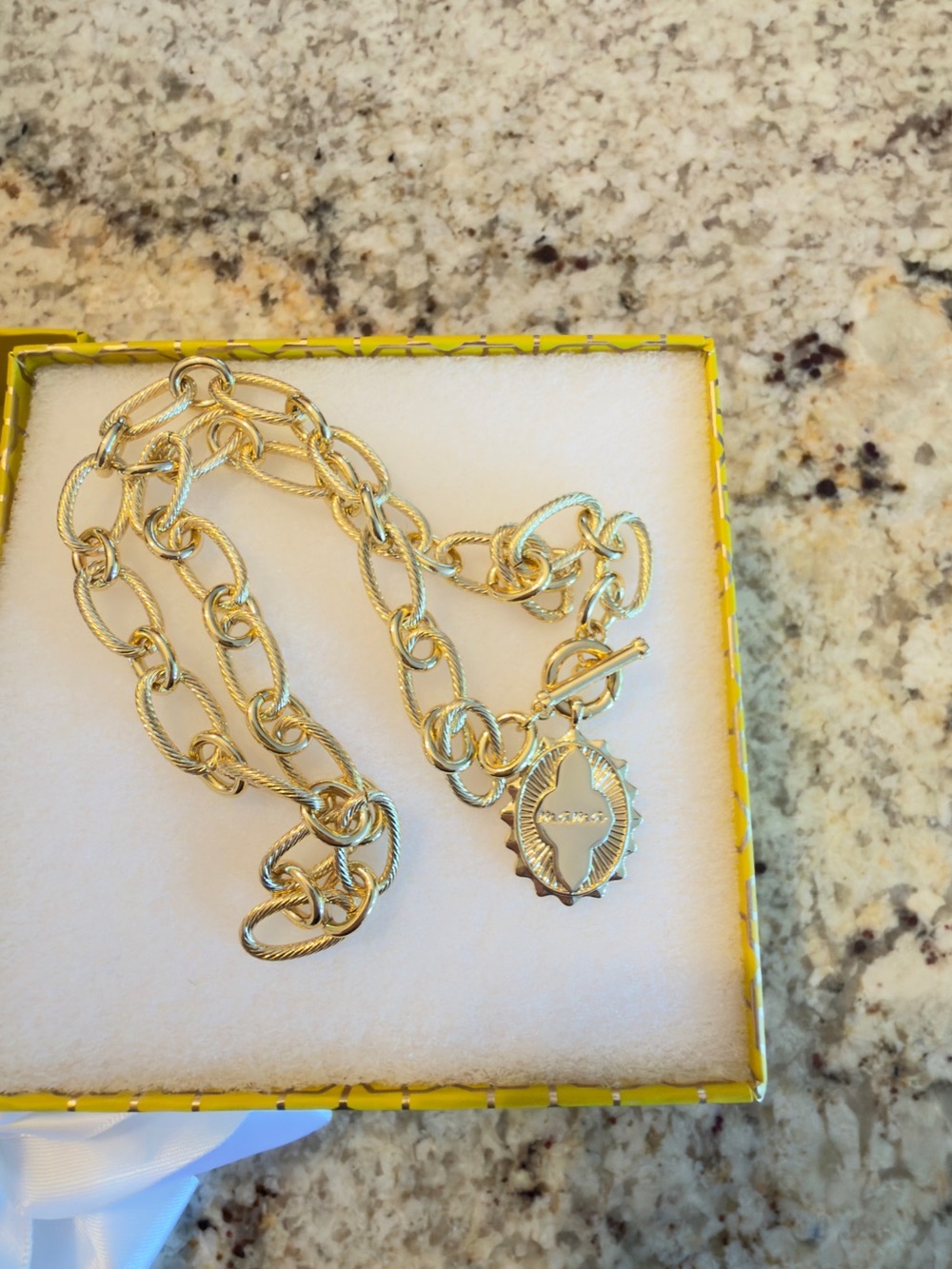 Kendra Scott Gold Chunky Link Necklace with Logo Charm - Picture 6 of 8